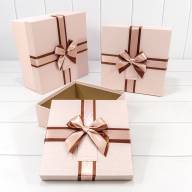 Коробки Квадратные Набор 1/3 27*27*11,5 с двойным бантом Розовый 1/8 Арт: 721817/2 - Коробки Квадратные Набор 1/3 27*27*11,5 с двойным бантом Розовый 1/8 Арт: 721817/2